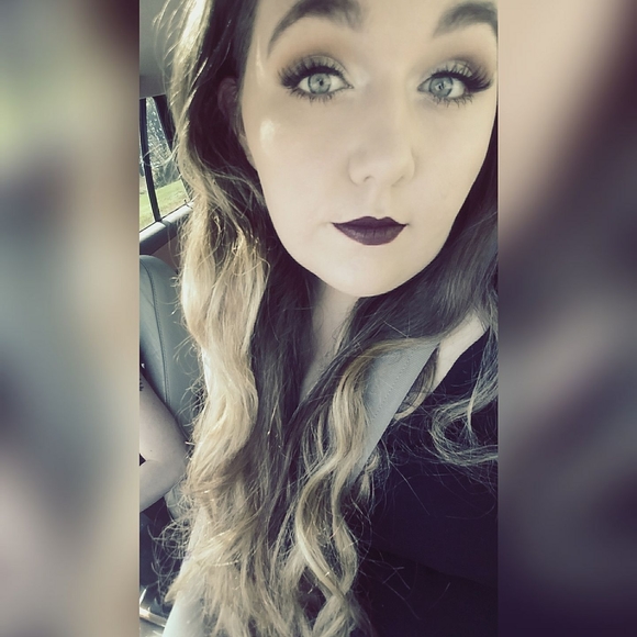 Meet your Posher, Cassandra - Picture 1 of 1